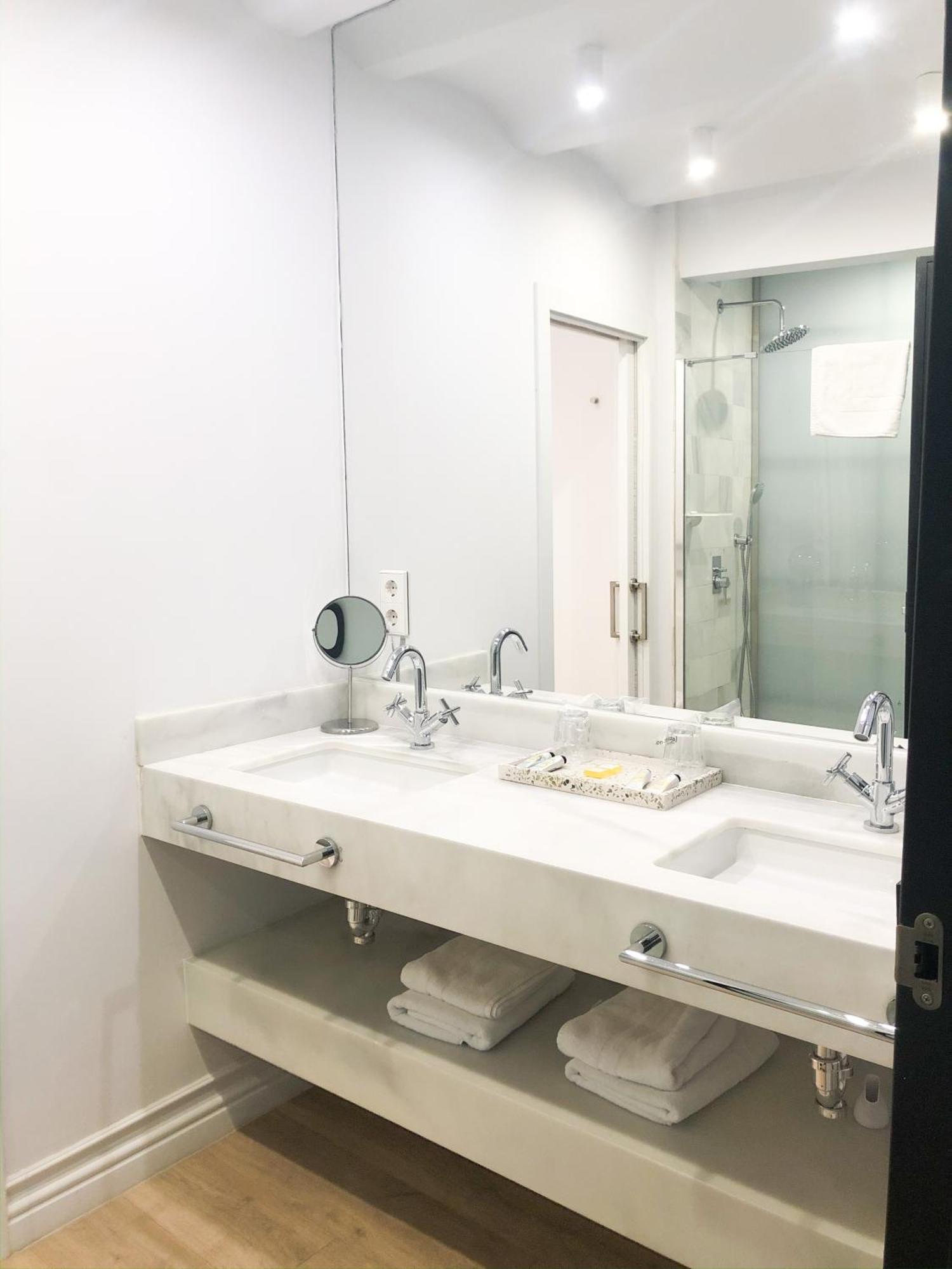Hom Apartment